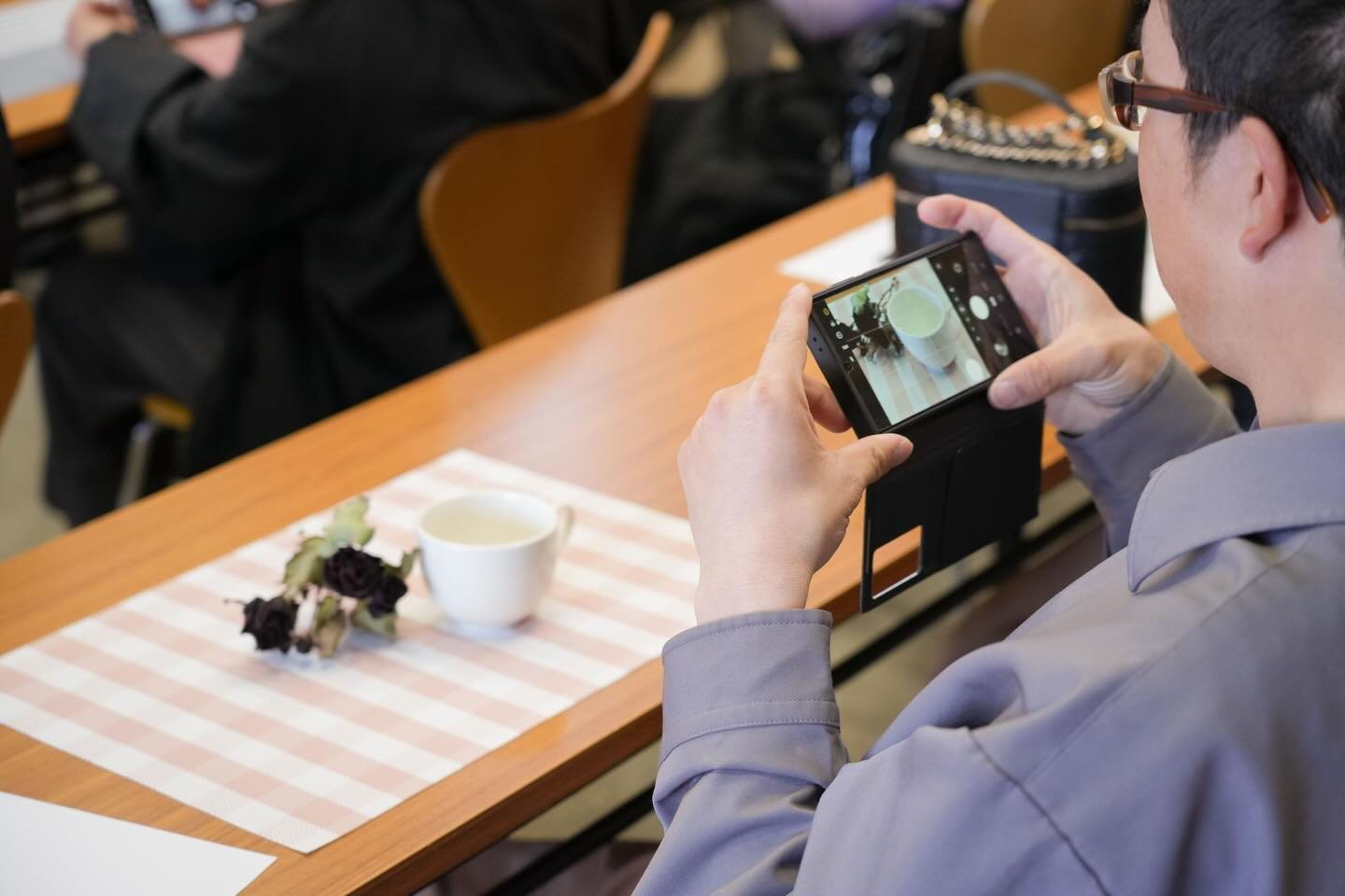 参加者がスマホで撮影を実践